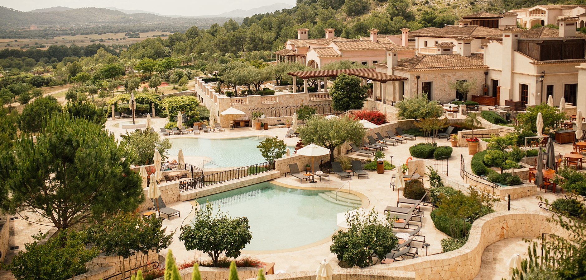 Vista del Hotel Cap Vermell en la sierra de Mallorca, escenario del enlace de Stephanie y Mau.