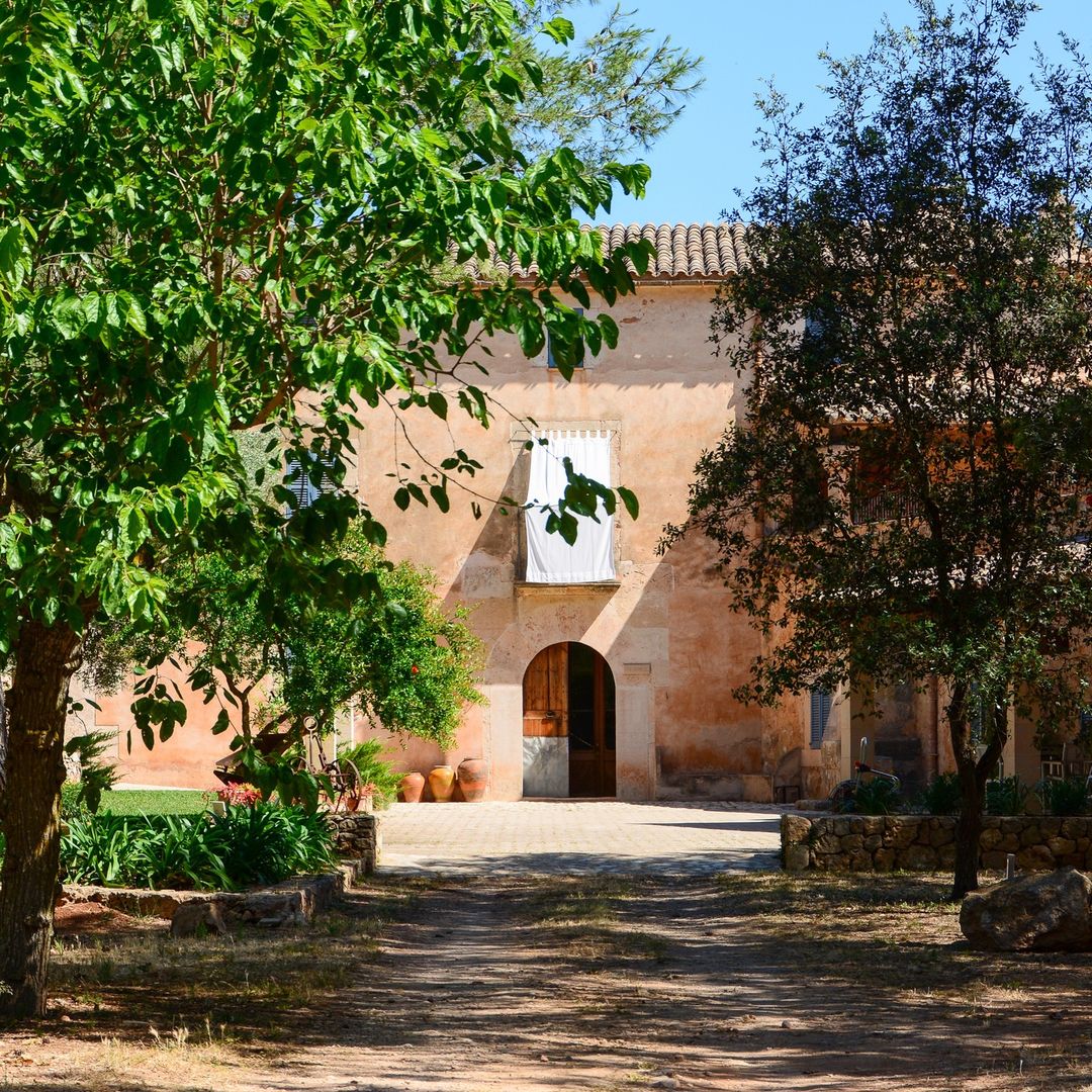 Impresionante fachada de Finca Son Sampol en Mallorca, un lugar ideal para bodas.