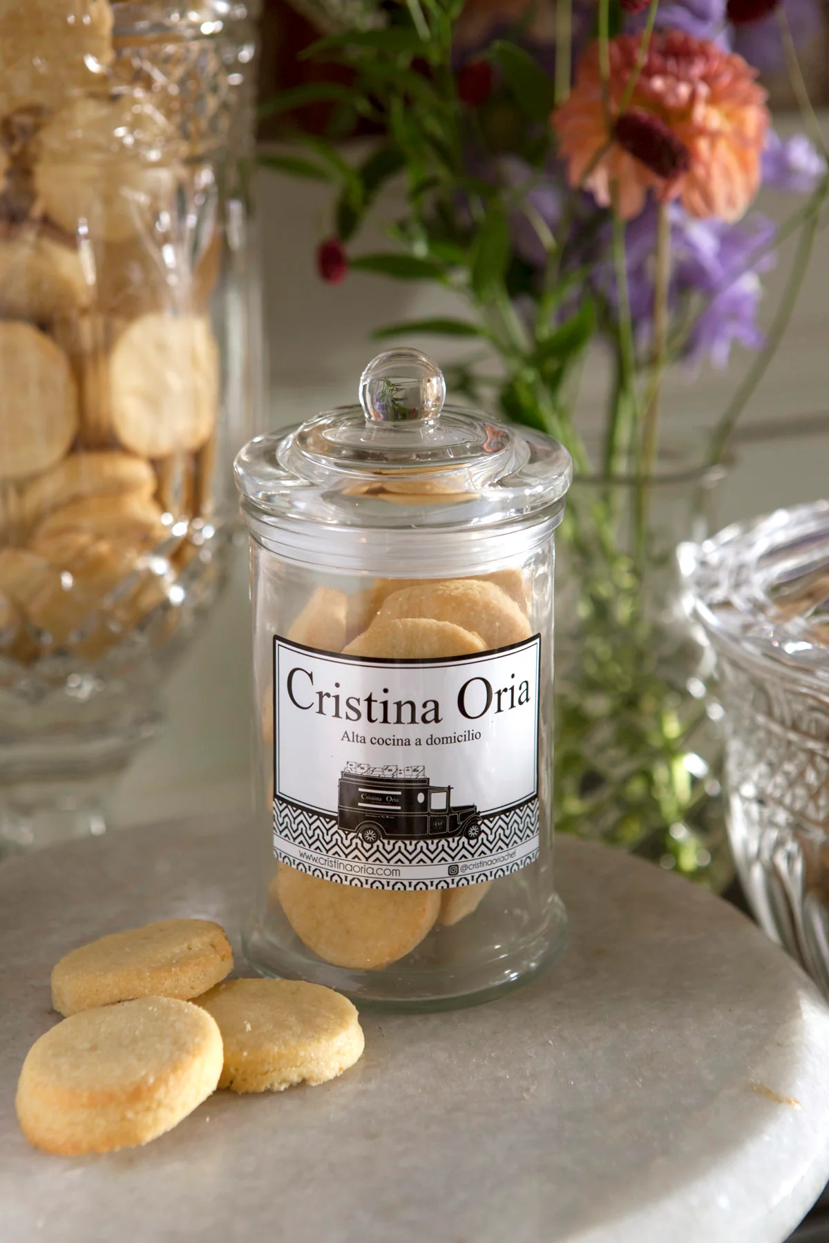Regalos para invitados: Tarro transparente con deliciosas galletas de mantequilla de Cristina Oria.