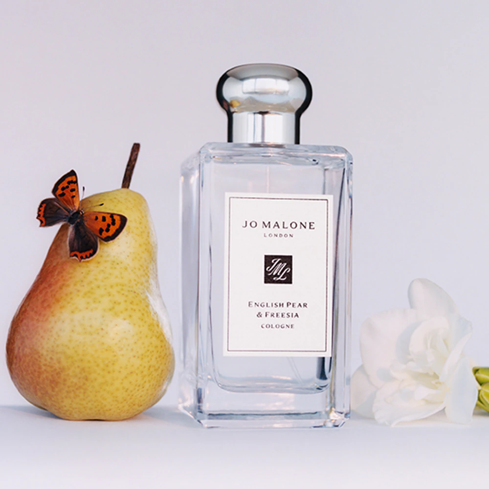 Botella de perfume English Pear & Freesia de Jo Malone, ideal como perfume para boda de otoño