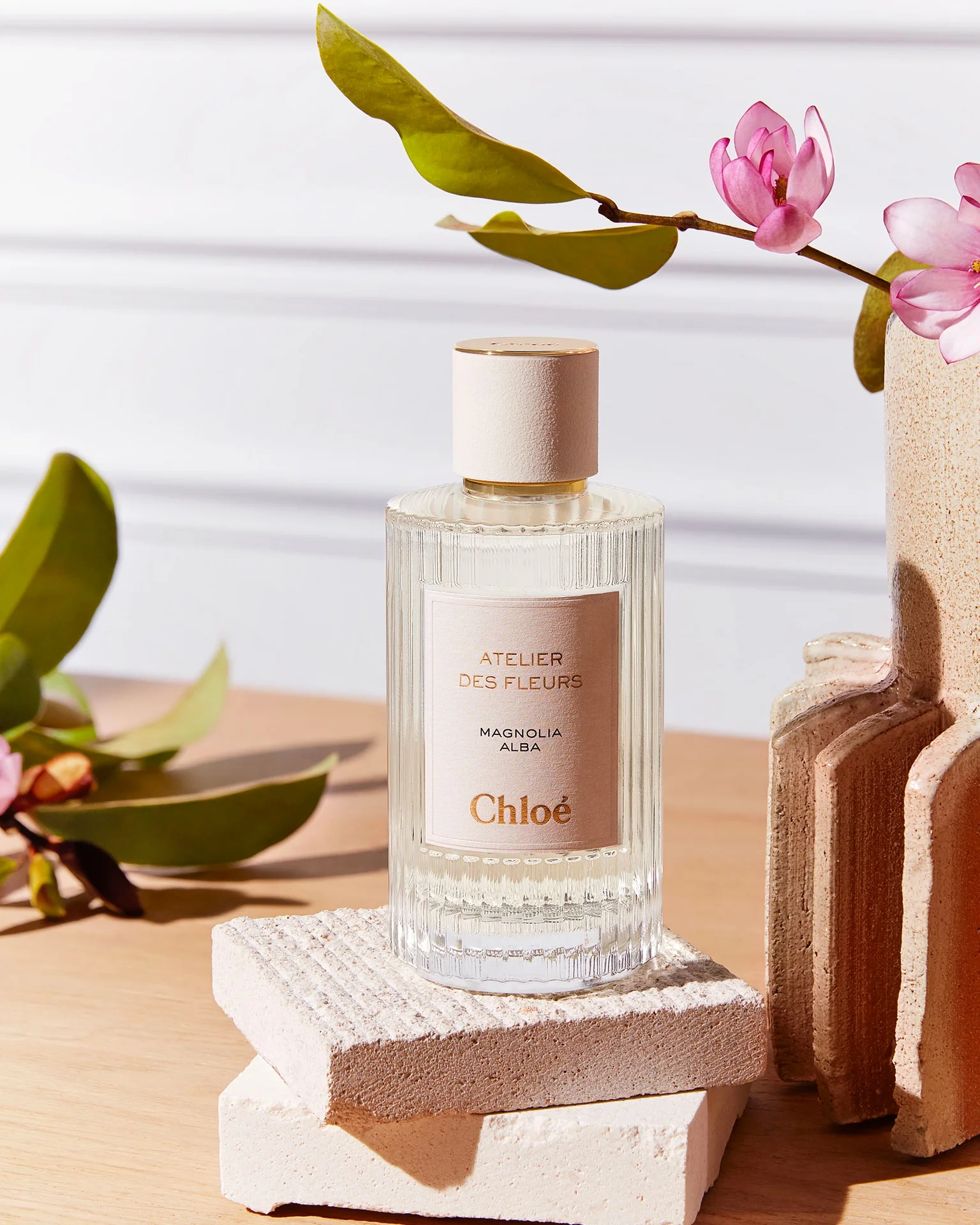 Frasco elegante de Magnolia Alba de Chloé, opción de perfume para boda