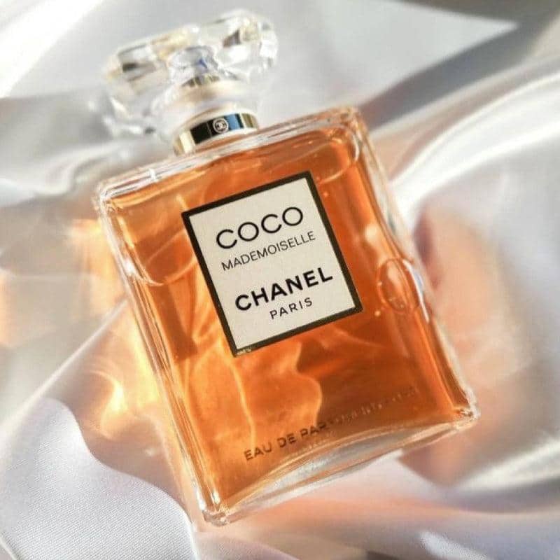 Coco Mademoiselle de Chanel, perfume para novia con notas de naranja, jazmín y rosa