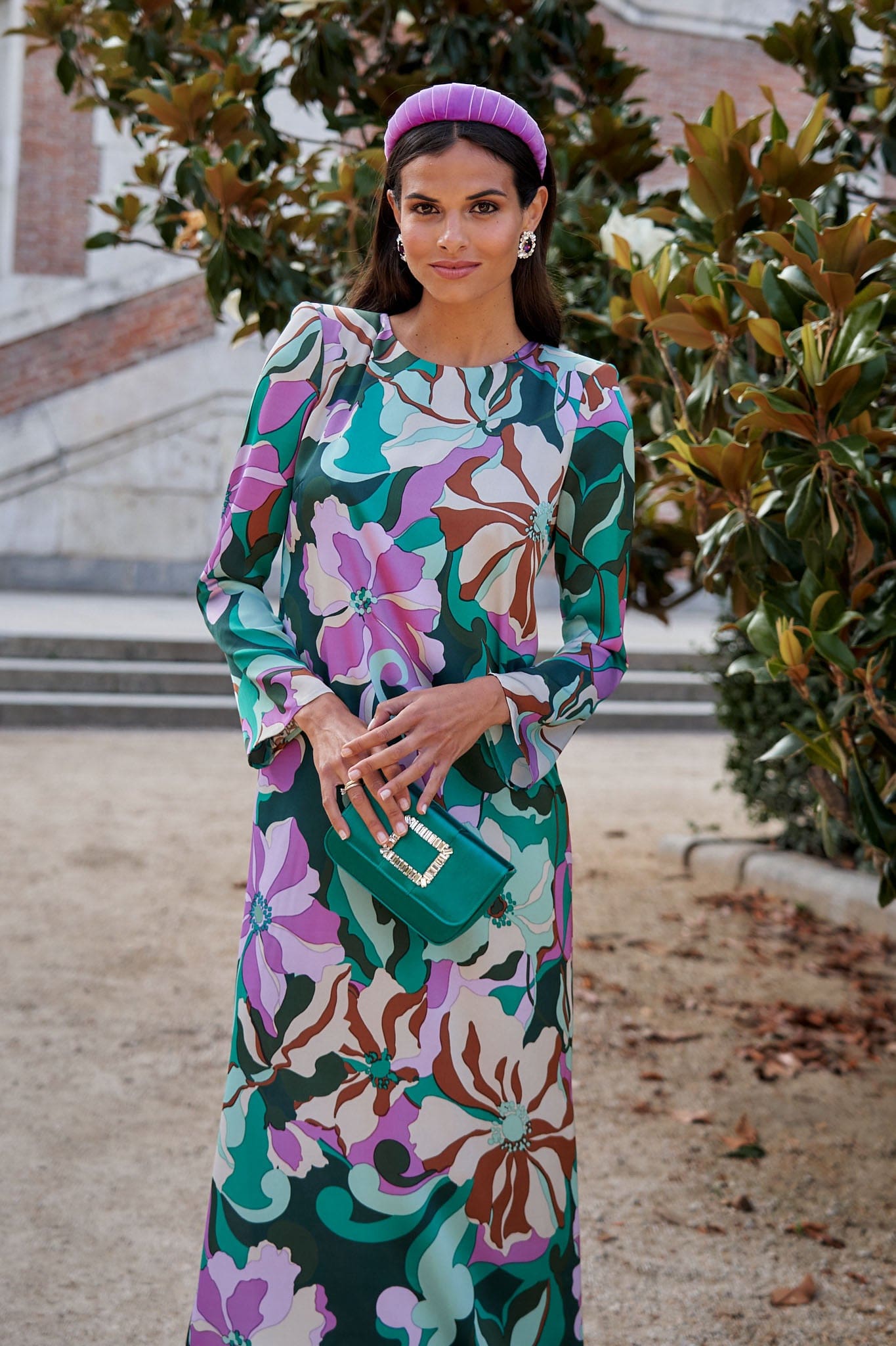 Túnica Posidonia Maxi de Bgo & Me, con tejido estampado satinado exclusivo, ideal para bodas de otoño.