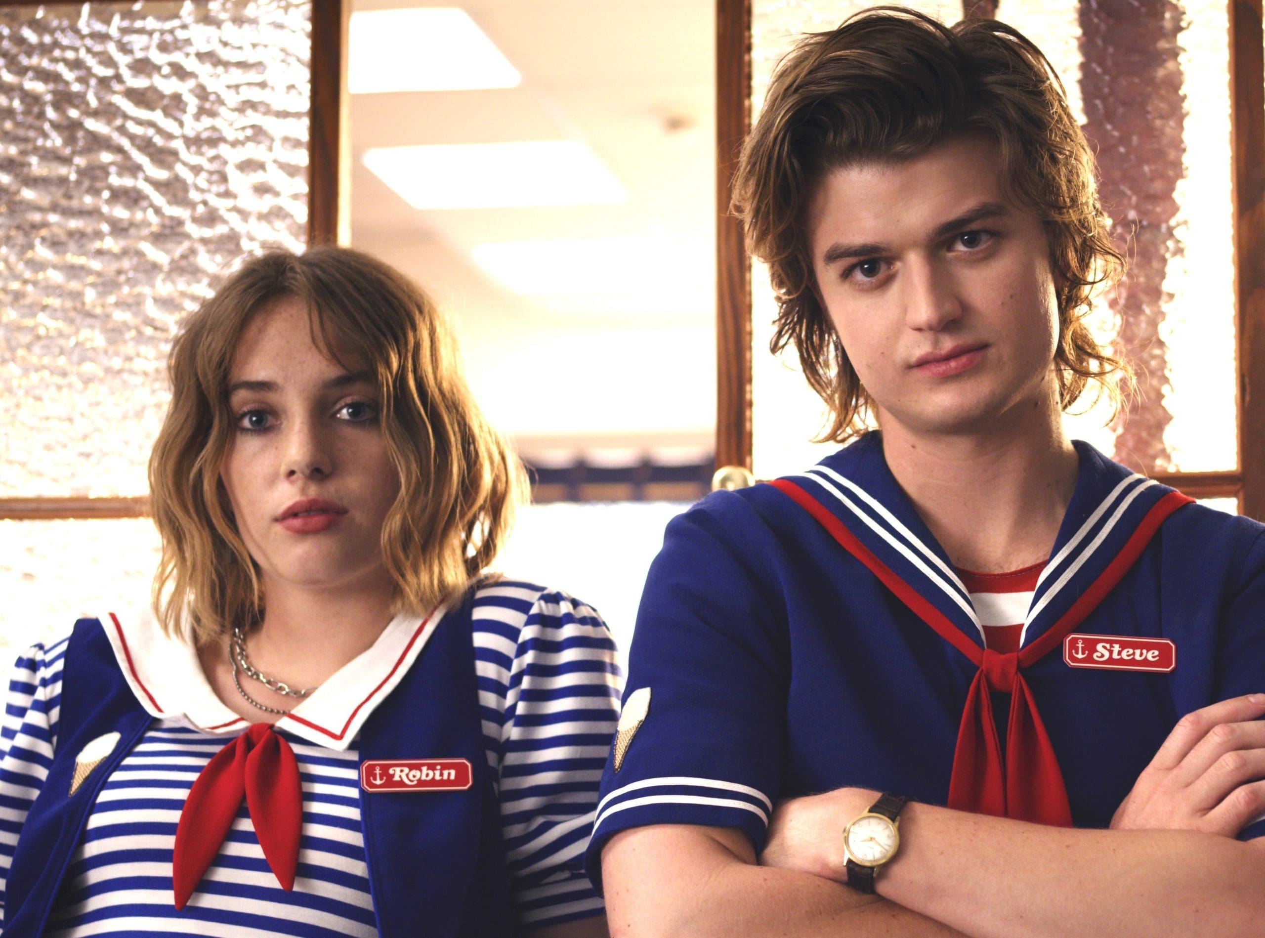 Disfraces inspirados en Steve y Robin de 'Stranger Things'.