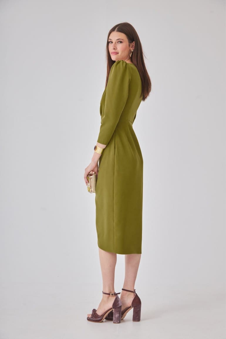 Vestido de invitada para bodas de otoño: Manga Larga con Hombreras de Coosy con falda cruzada estilo tulipa.
