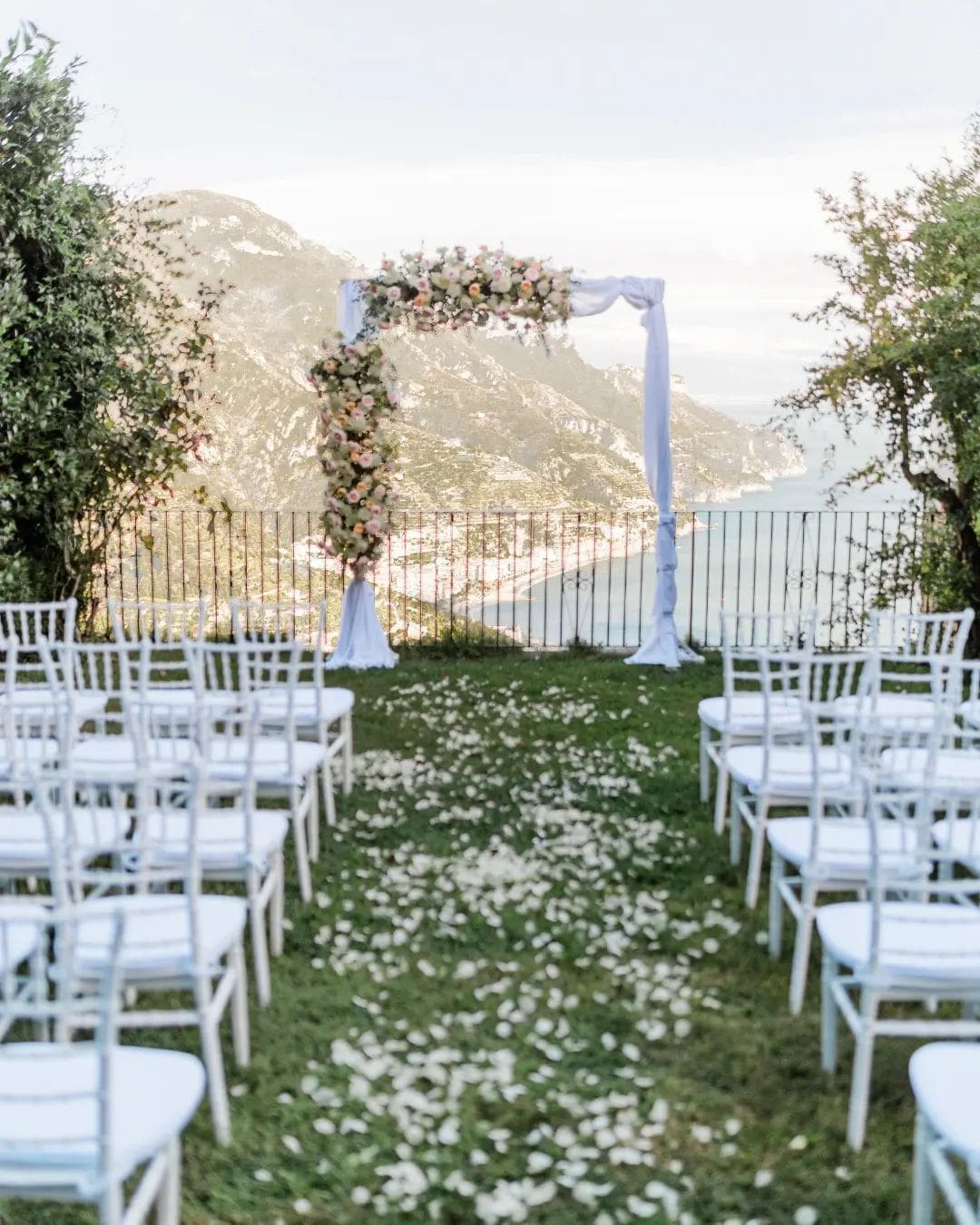 Vista panorámica del Palazzo Confalone en Ravello, el lugar de tu boda de ensueño.