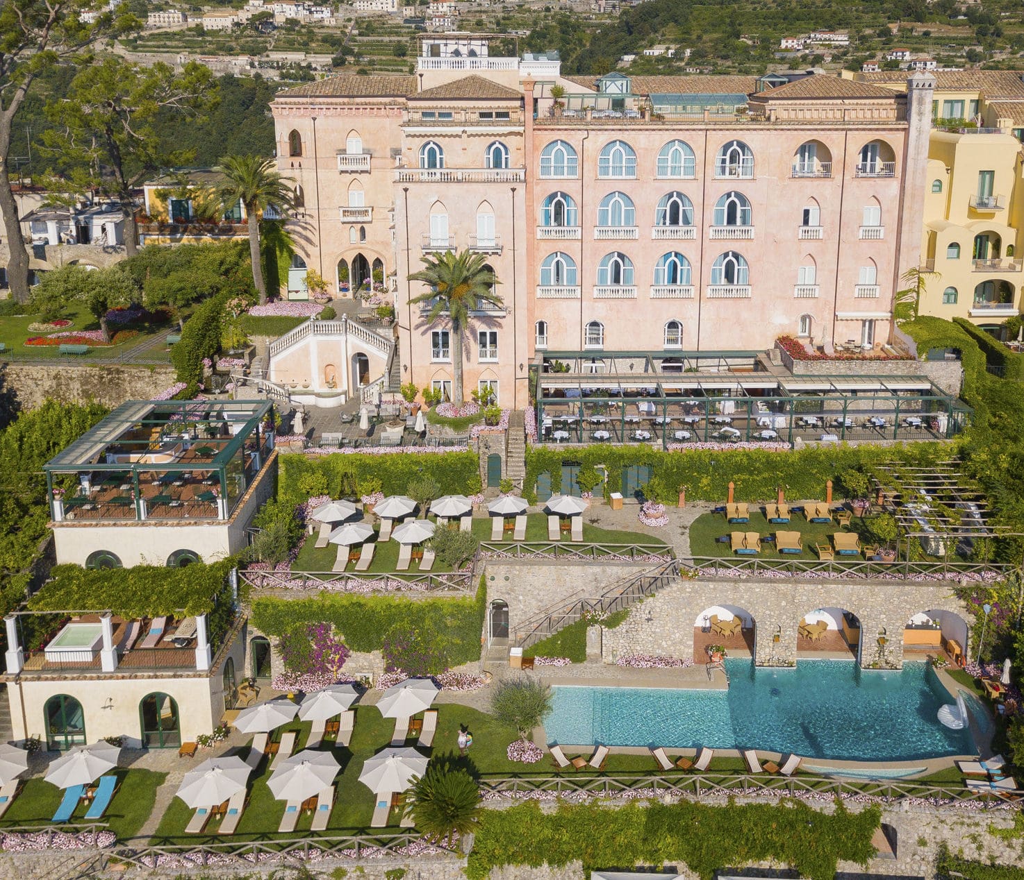Vista panorámica del lujoso hotel de cinco estrellas Palazzo Avino en la Costa Amalfitana.